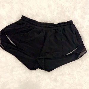 Lululemon Hotty Hot Shorts 2.5 inches